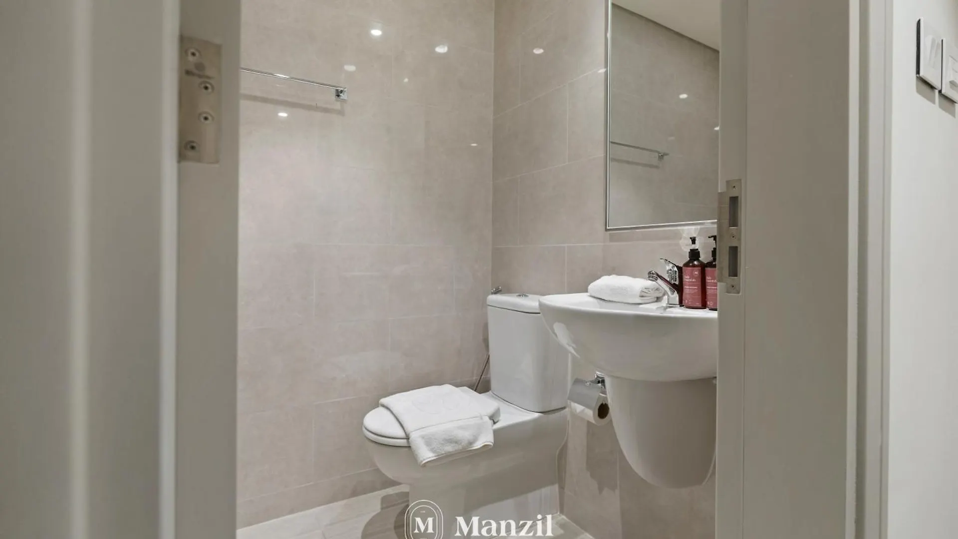 Manzil - 3Br With Maids Room In Downtown With Stunning City Views Dubai 0*,